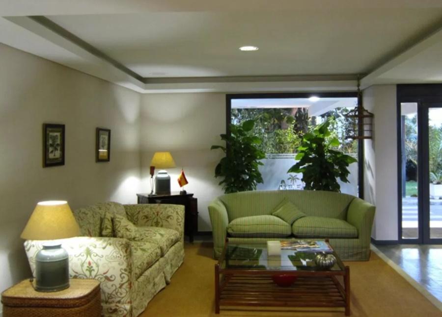 Hotel Abril