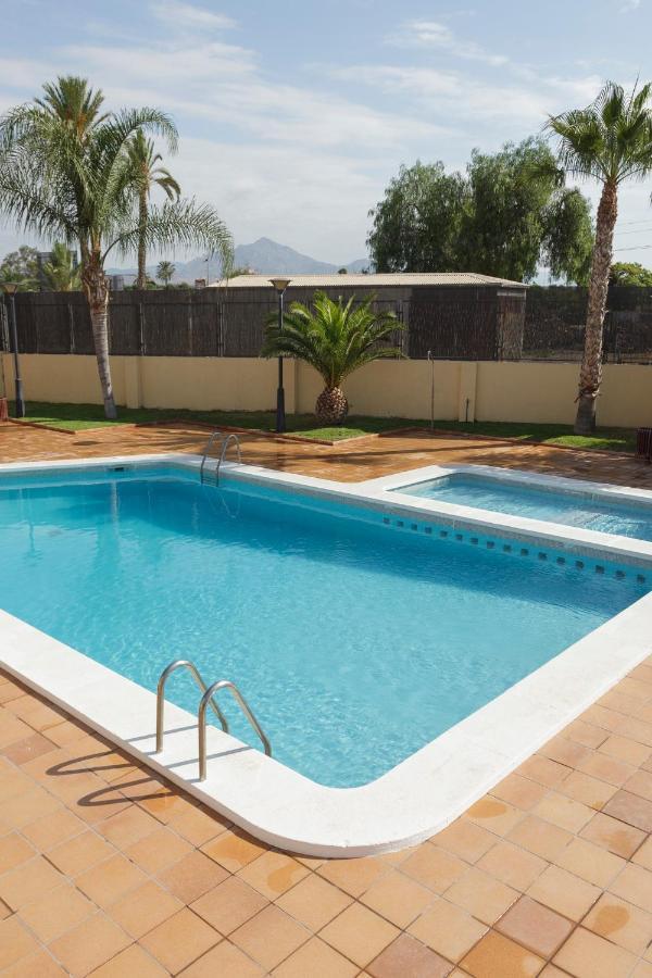 Abril Hotel 3*