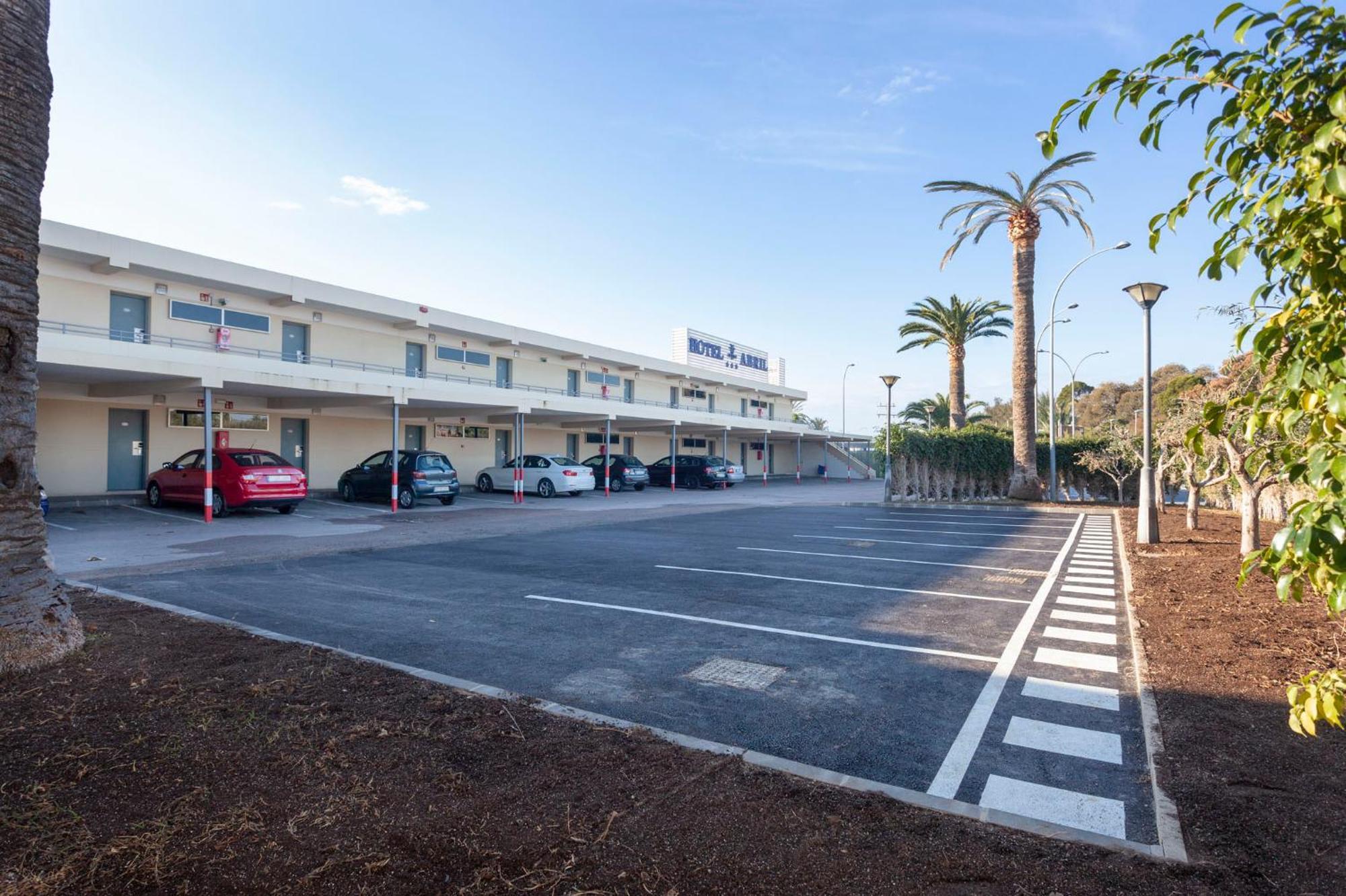 Abril Hotel