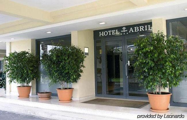 Hotel Abril 3*